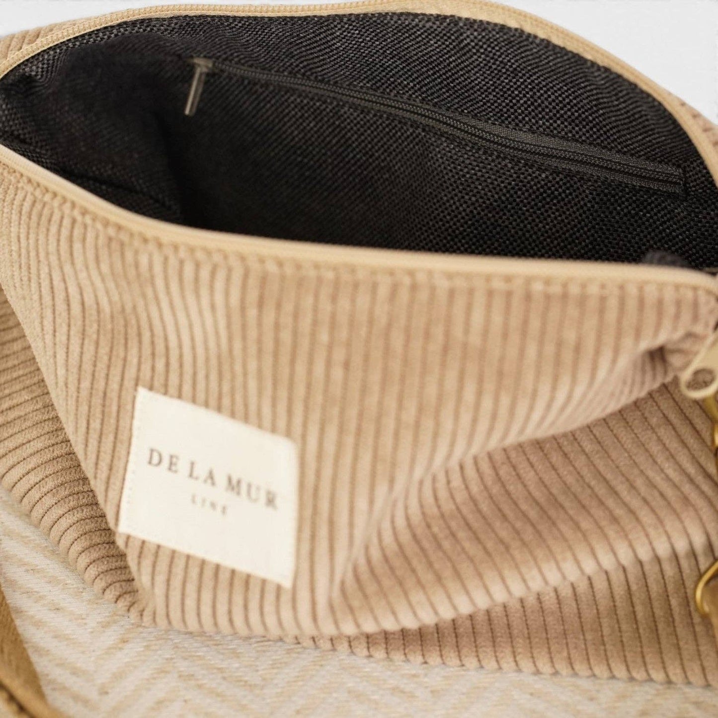 De La Mur Toast Clutch in Beige