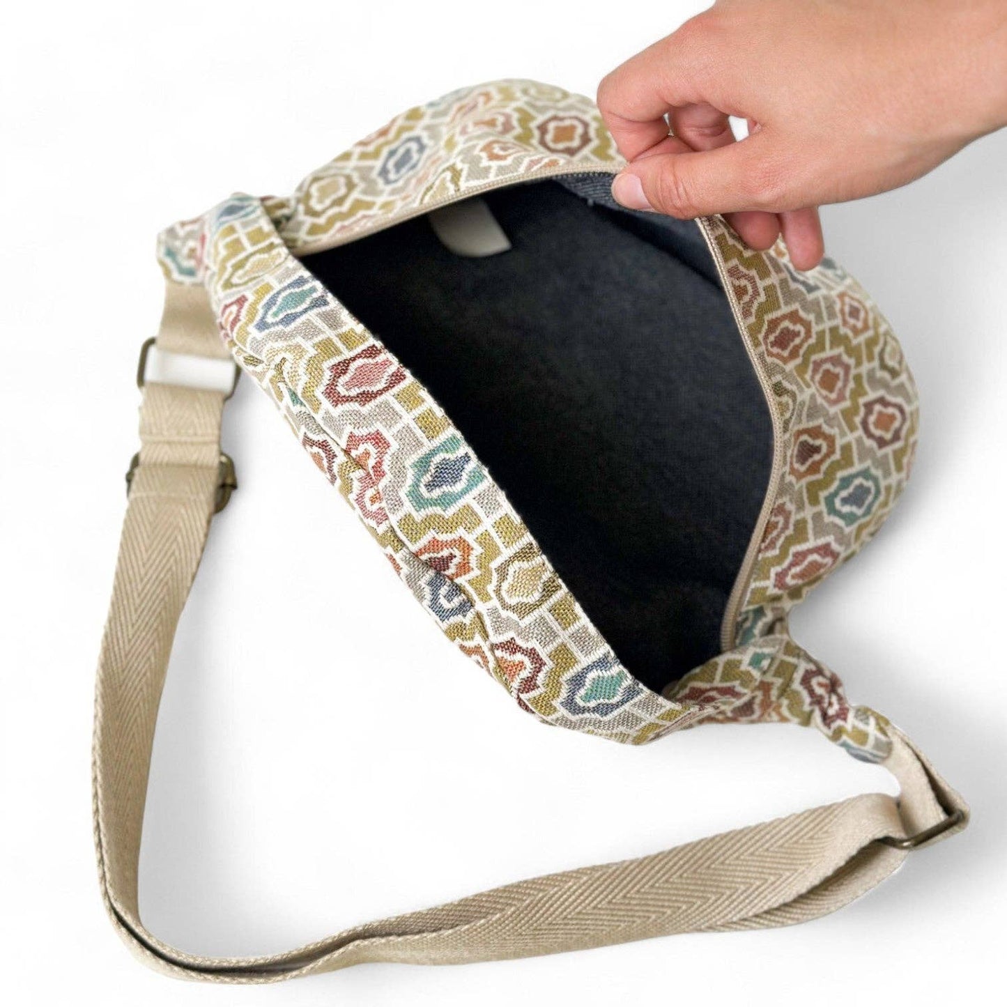 Innenansicht der De La Mur Umhängetasche mit Reißverschluss