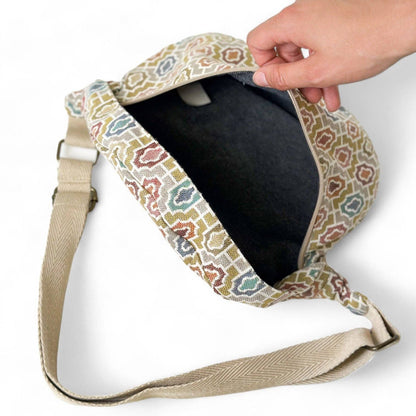 Innenansicht der De La Mur Umhängetasche mit Reißverschluss