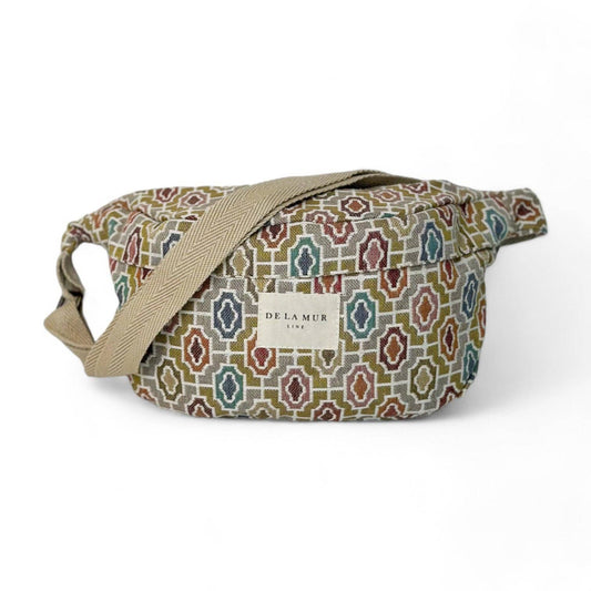 De La Mur Umhängetasche mit geometrischem Muster in Beige-, Rosa- und Blautönen, Frontansicht