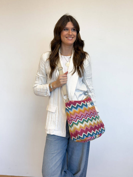 De La Mur Mera Beuteltasche mit farbenfrohem Zackendesign