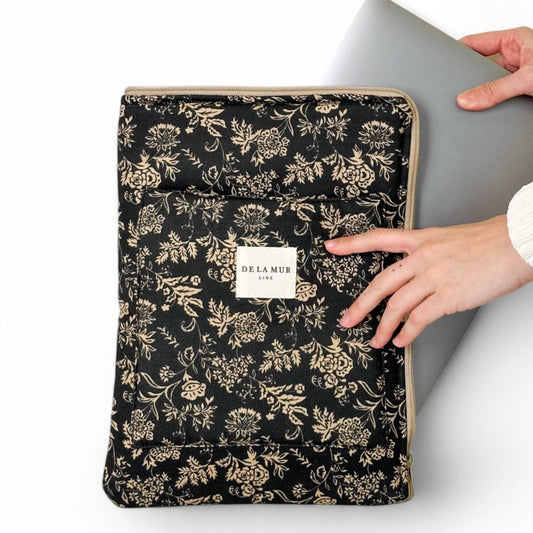 De La Mur Elisa Laptop-Hülle 16 Zoll mit floralem Muster in Schwarz und Beige