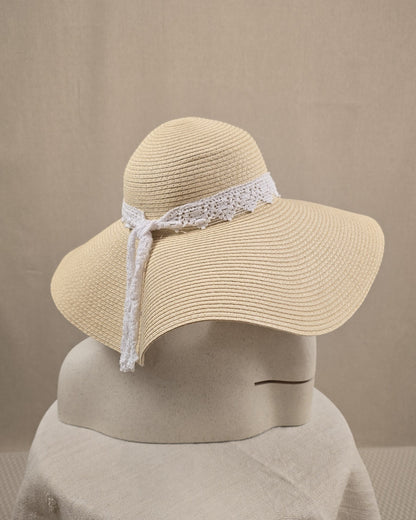 Rückansicht des Sonnenhuts von La Cotonnière – feines Band in Naturton als Detail