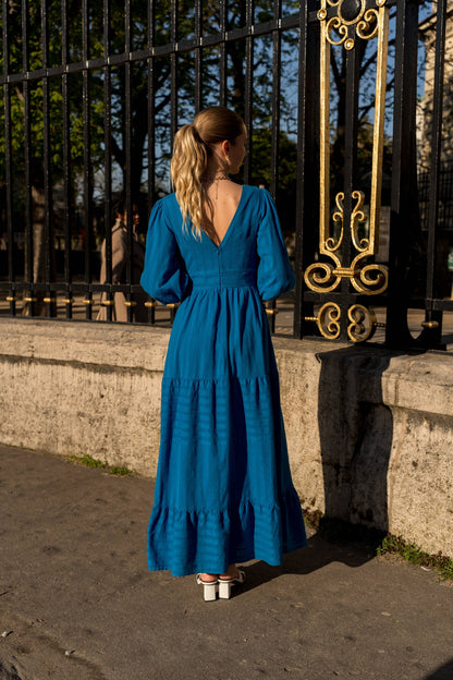 langes baumwollkleid mit lochstickerei rückenansicht