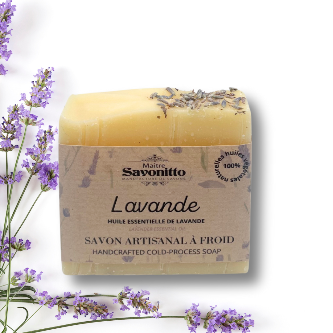 Kaltverseifte Lavendelseife Lavande von Maître Savonitto mit echten Lavendelblüten