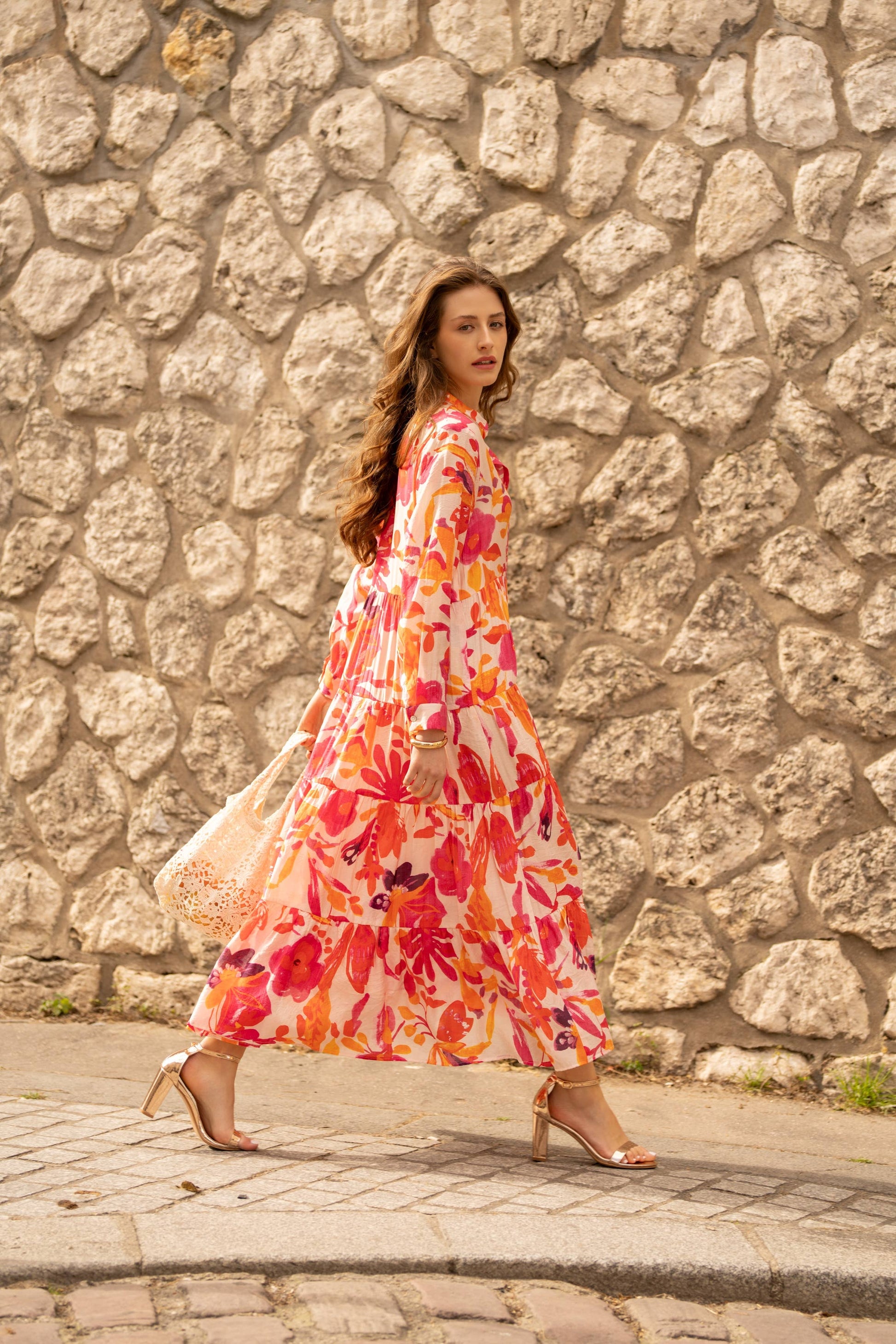 Detailansicht des floralen Musters des Marbella Sommerkleids