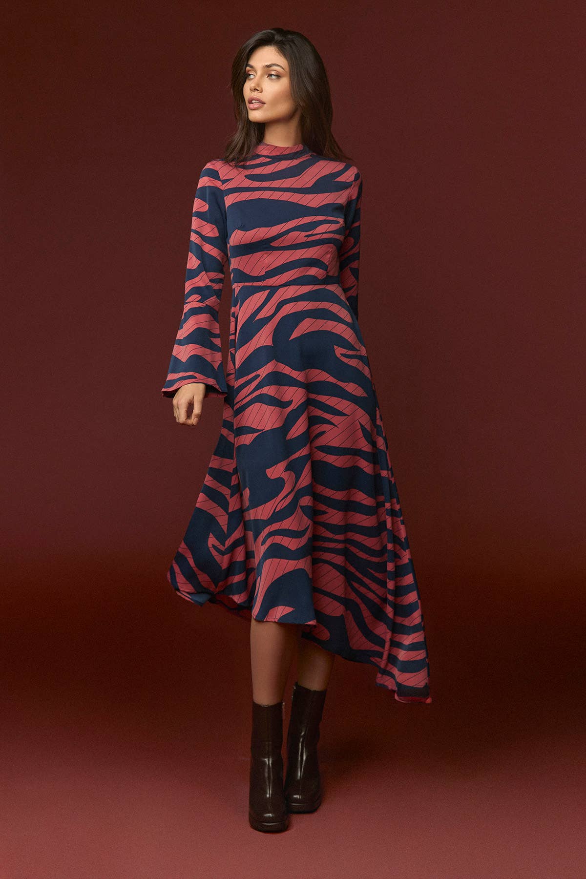 Kleid Notting von Minueto mit Zebra-Print in Pink und Dunkelblau
