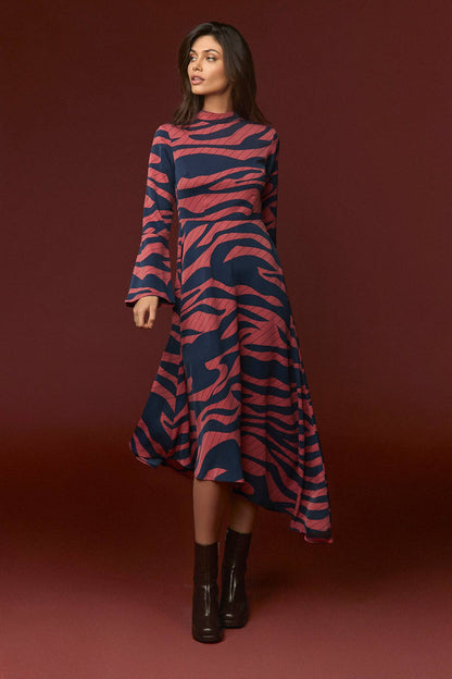 Kleid Notting von Minueto mit Zebra-Print in Pink und Dunkelblau
