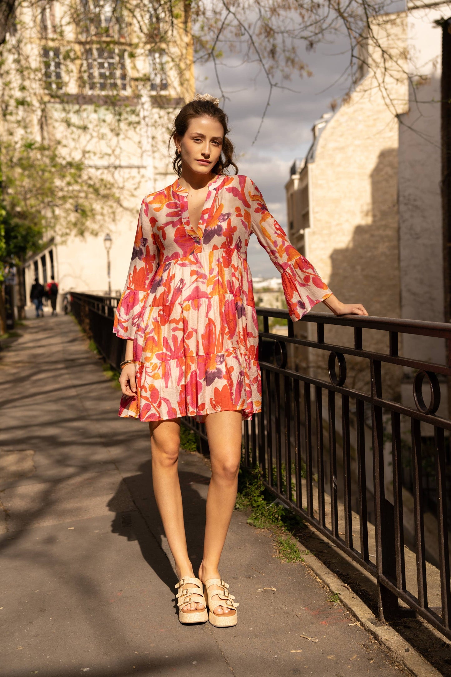 Kurzes Sommerkleid aus Viskose und Seide in Orange
