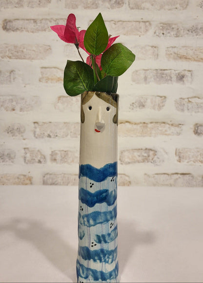handgemachte keramikvase mit blauem muster